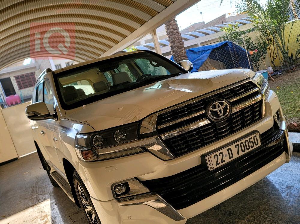 تۆیۆتا لاند کروزەر